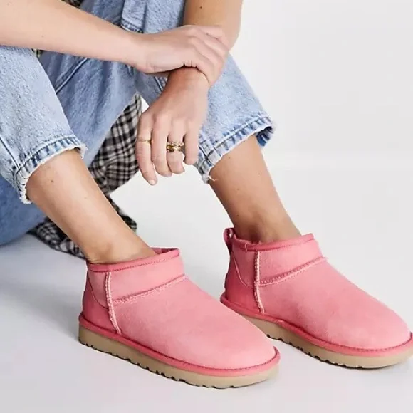 【新品未使用】UGG CLASSIC ULTRA MINI　サイズ６ 　ピンク UGG Classic Ultra Mini Womens Shoes Size 6, Color: Pink